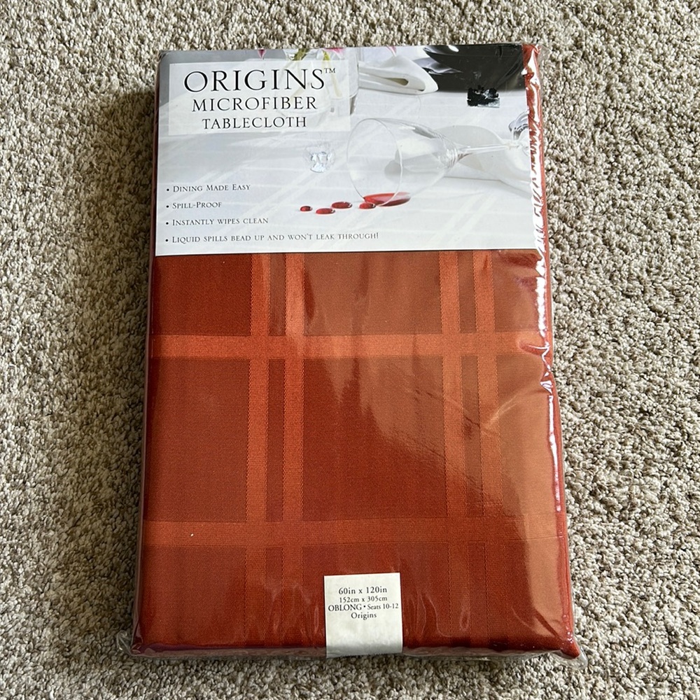BNIB Microfiber Tablecloth